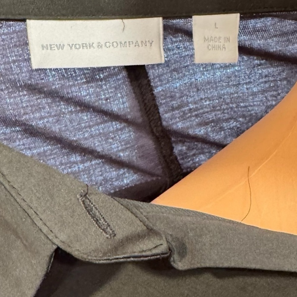 NEW YORK AND COMPANY Gray Button-Down Tie Waist Blouse Large - Picture 5 of 7